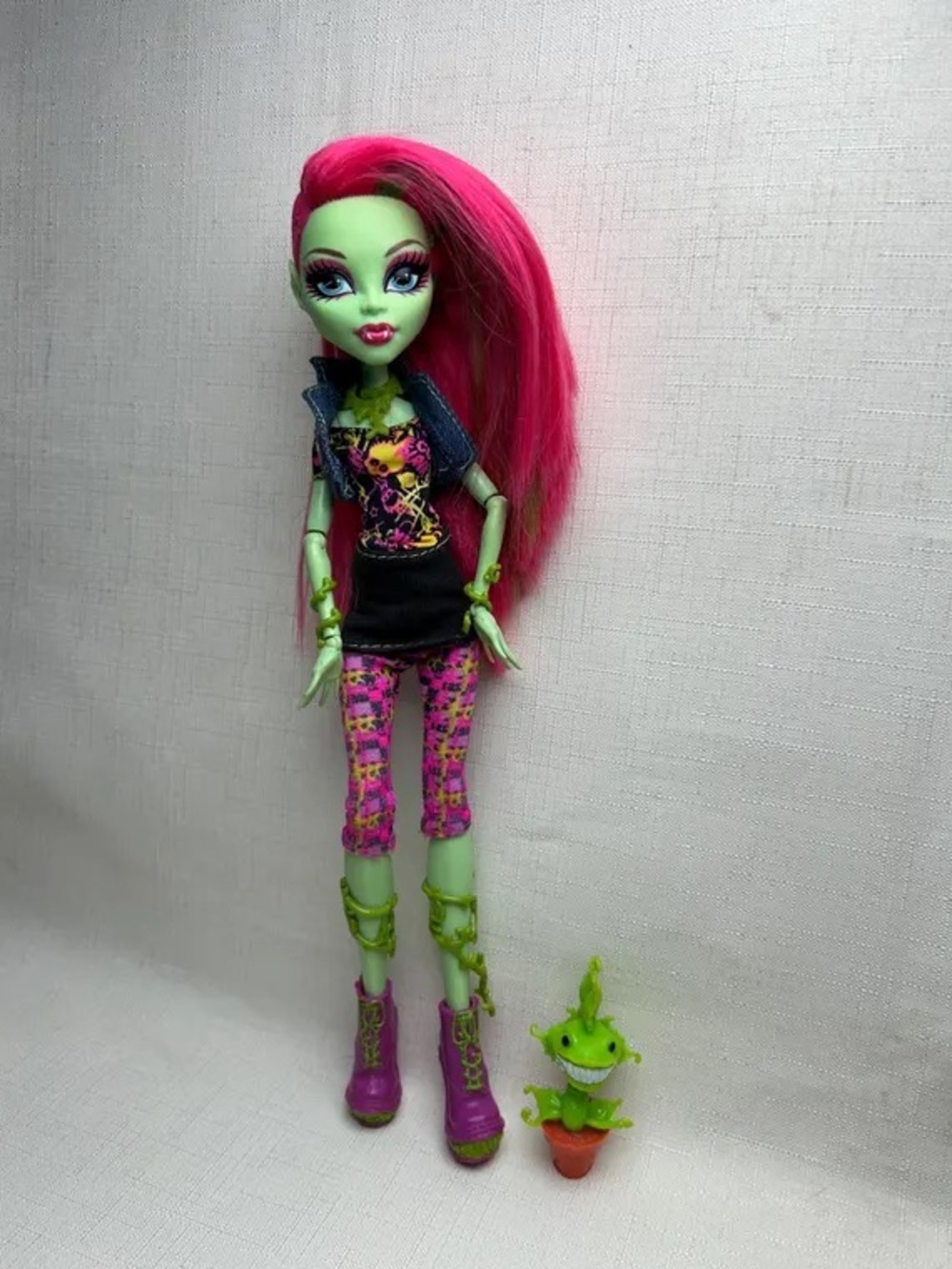 PREOWNED Monster High Doll with Neon Green Skin & Pink Accents